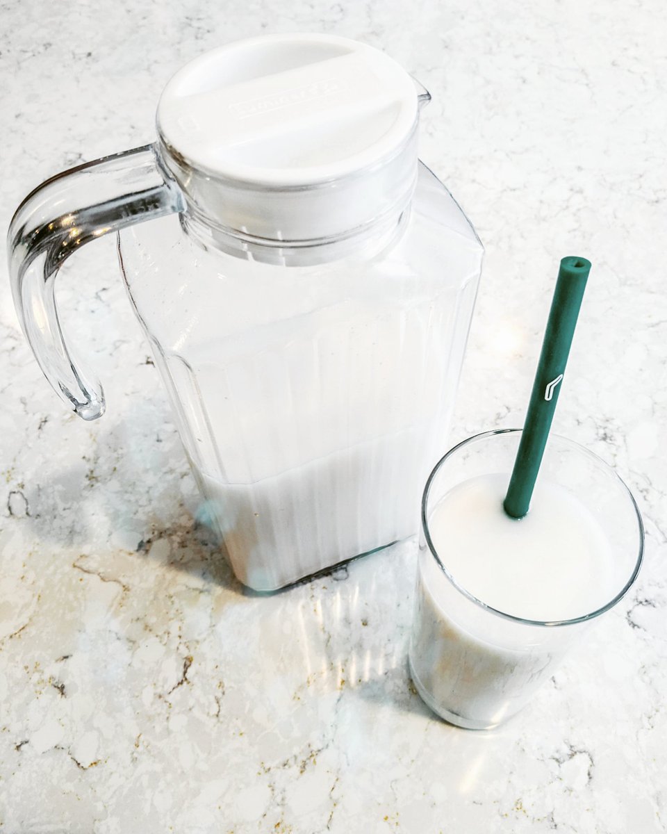 Easy Horchata:

1 Box Rice Milk (64 oz)
4 Cinnamon Sticks
12 Tbsp sugar

Mix in large pot with lid
Simmer 14 minutes
Serve hot, on ice, or chill in fridge overnight for more robust flavor

strrel.com
#plasticfree #reusable #strrel #horchata #easyrecipes #vscofood