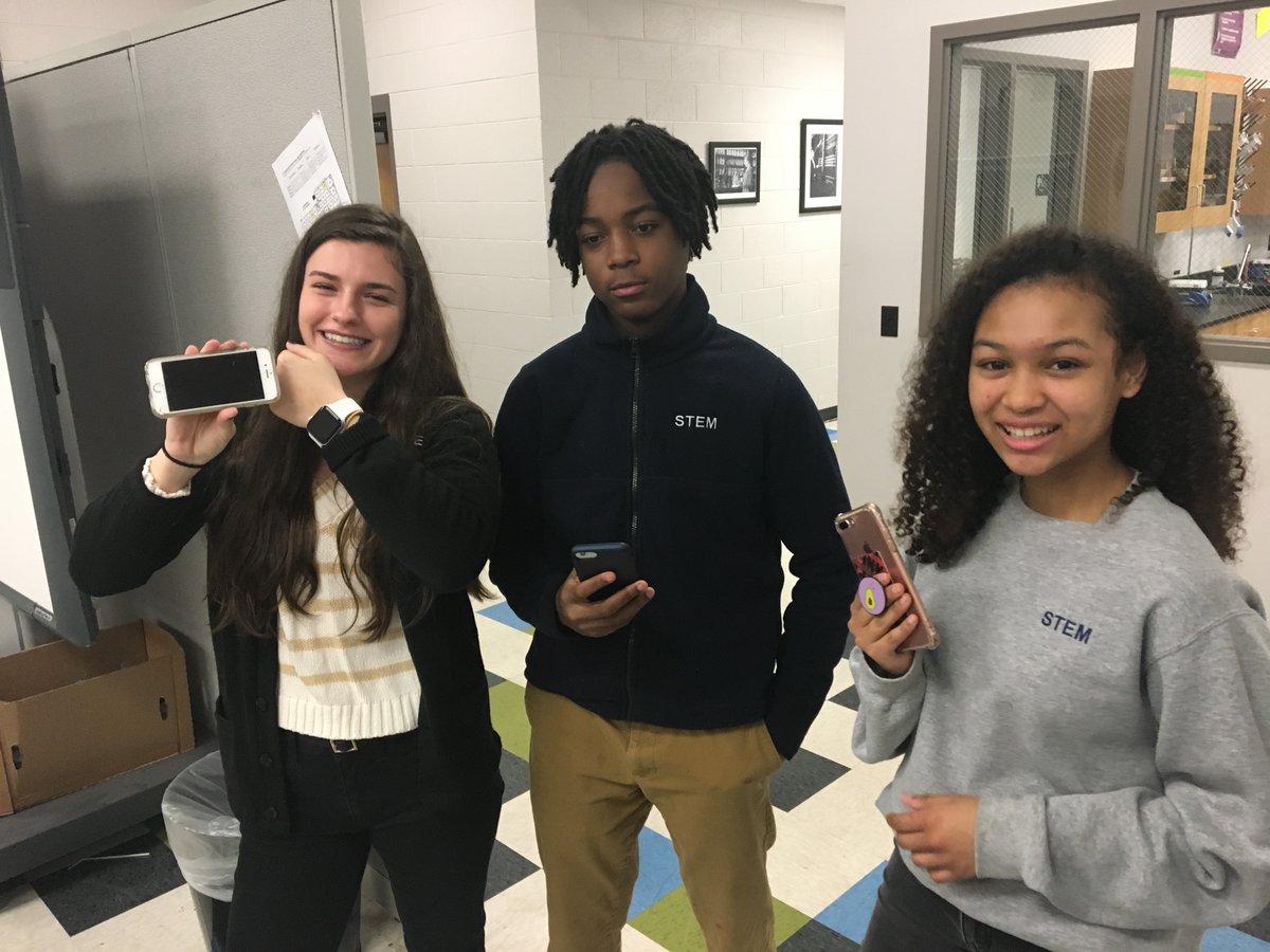 johnccarver's tweet image. #AdvCourseChat A digital device connect to the internet is like a choir robe. With a choir robe, you don’t see the singer, you just hear the music. With eLearning what you look like, how old you are, now longer matters. @EqualOppSchools