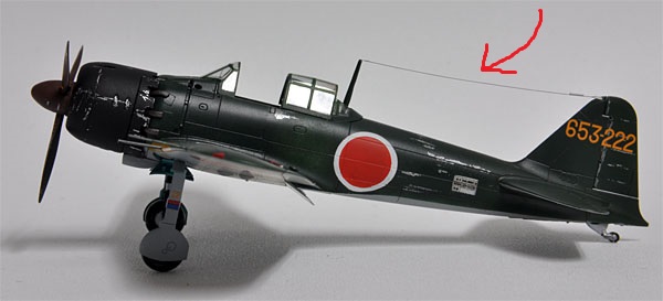 どなたか、WW2の戦闘機なんですが、このワイヤーは何という名前なのでしょうか、そして何のためにあるんでしょうか。知っている方いらっしゃいましたら教えてください…!? 