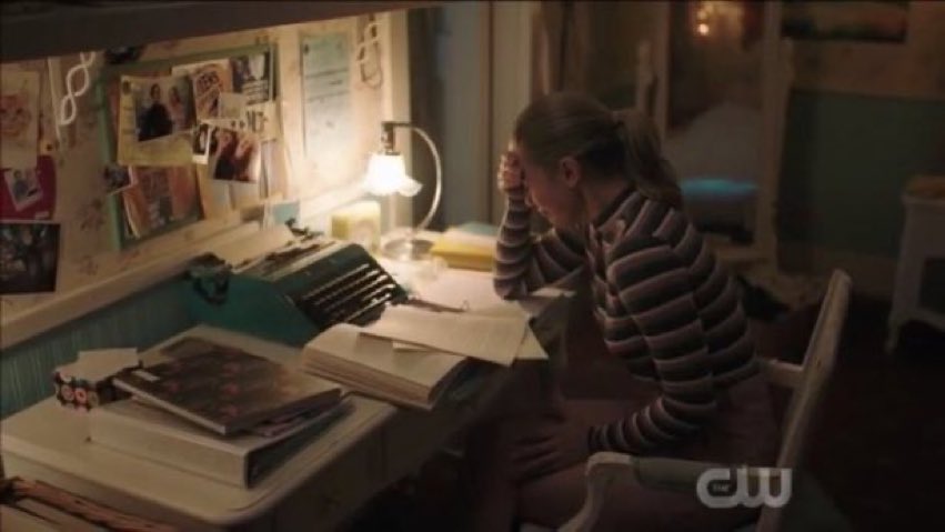 LenaSmoak's tweet photo. I hope she cries forever. #ripbughead https://t.co/Nmk53h0WAg