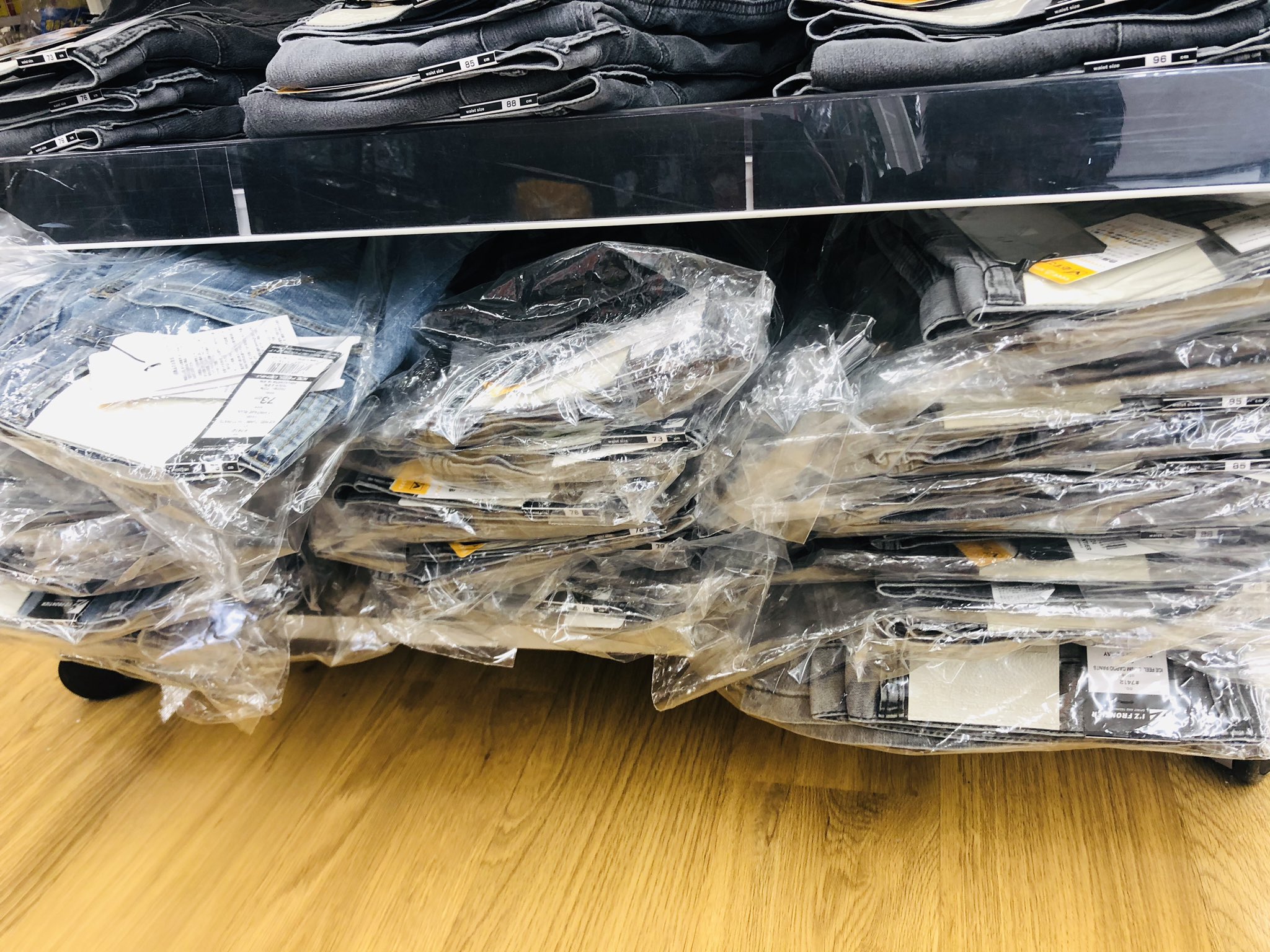 Stancekagoshimashinkouten アイズフロンティアが来たぜ いやー いい色だね これは間違いないわと思って2箇所で展開 ただ注文しすぎた 在庫溢れてる バックルームにまだまだあるよ 早く買いに来て下さい 笑 スタンス スタンス鹿児島