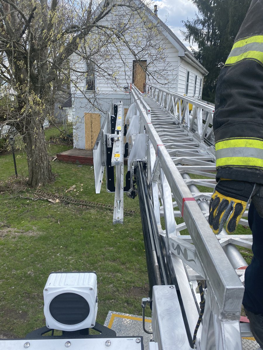 medic2802's tweet photo. So I did a thing I finally got that city job I’ve always wanted. I’m on 40 hrs this week and start on company next week today first time I’ve EVER set up a stick I don’t think I did horrible with what I had to work with! @jumpseatviews teach me the ways of the truck! https://t.co/YO7pVko68A