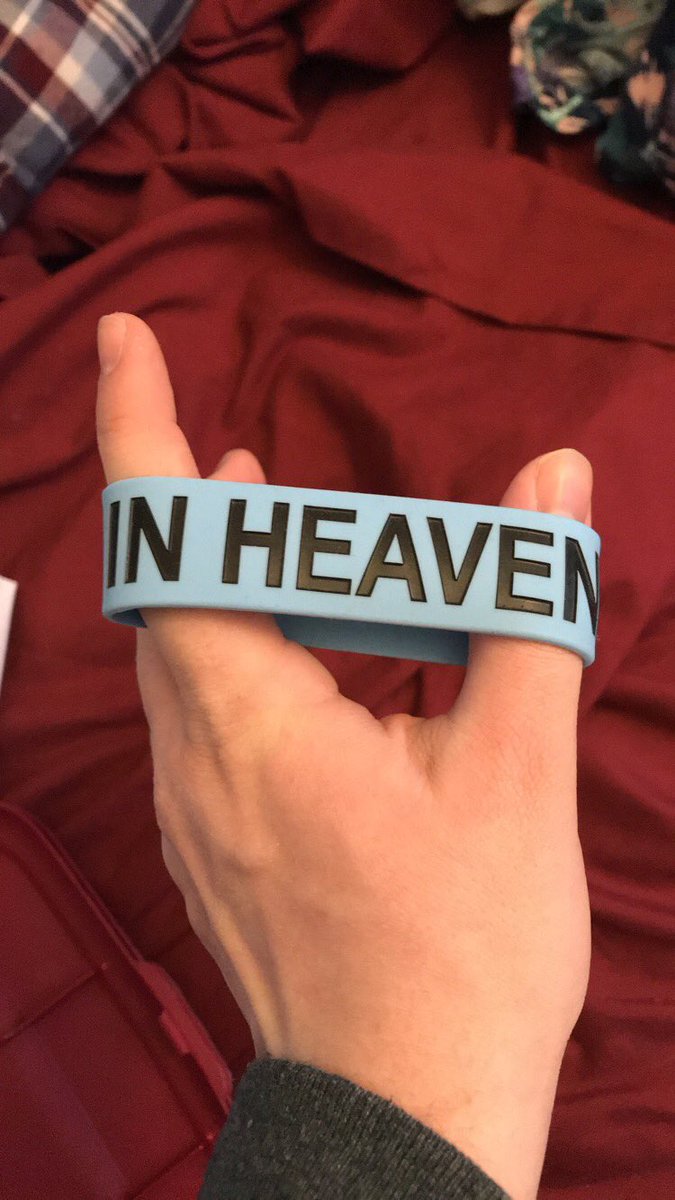 7MIHSassmuffins's tweet photo. Found a relic in my childhood bedroom @timmyrasmuss3n @7MIHband 🥺 https://t.co/4hsyS9sWns