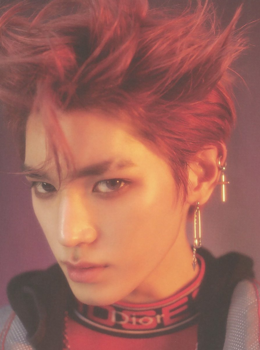 taeyong with eyebrow slit, a short thread: