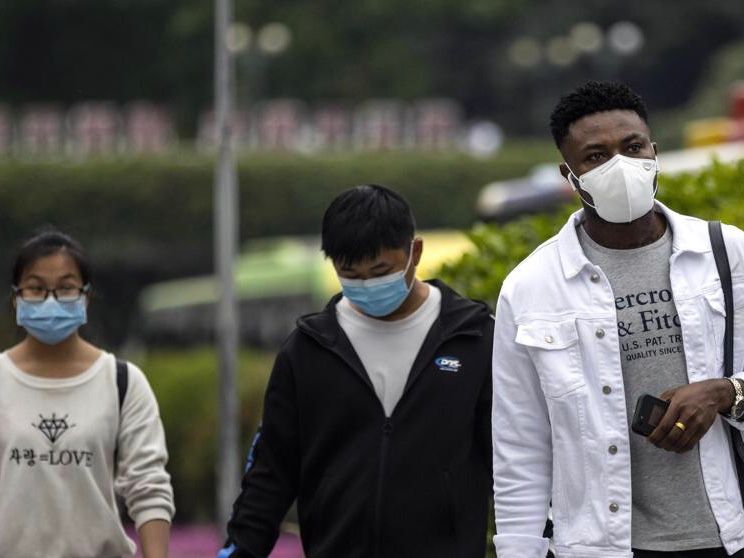 El_Rompehielos's tweet photo. Inmigrantes africanos son hostigados en China por temor a una segunda ola de contagios https://t.co/sjFp02kLlA https://t.co/CoQJW9lwuK