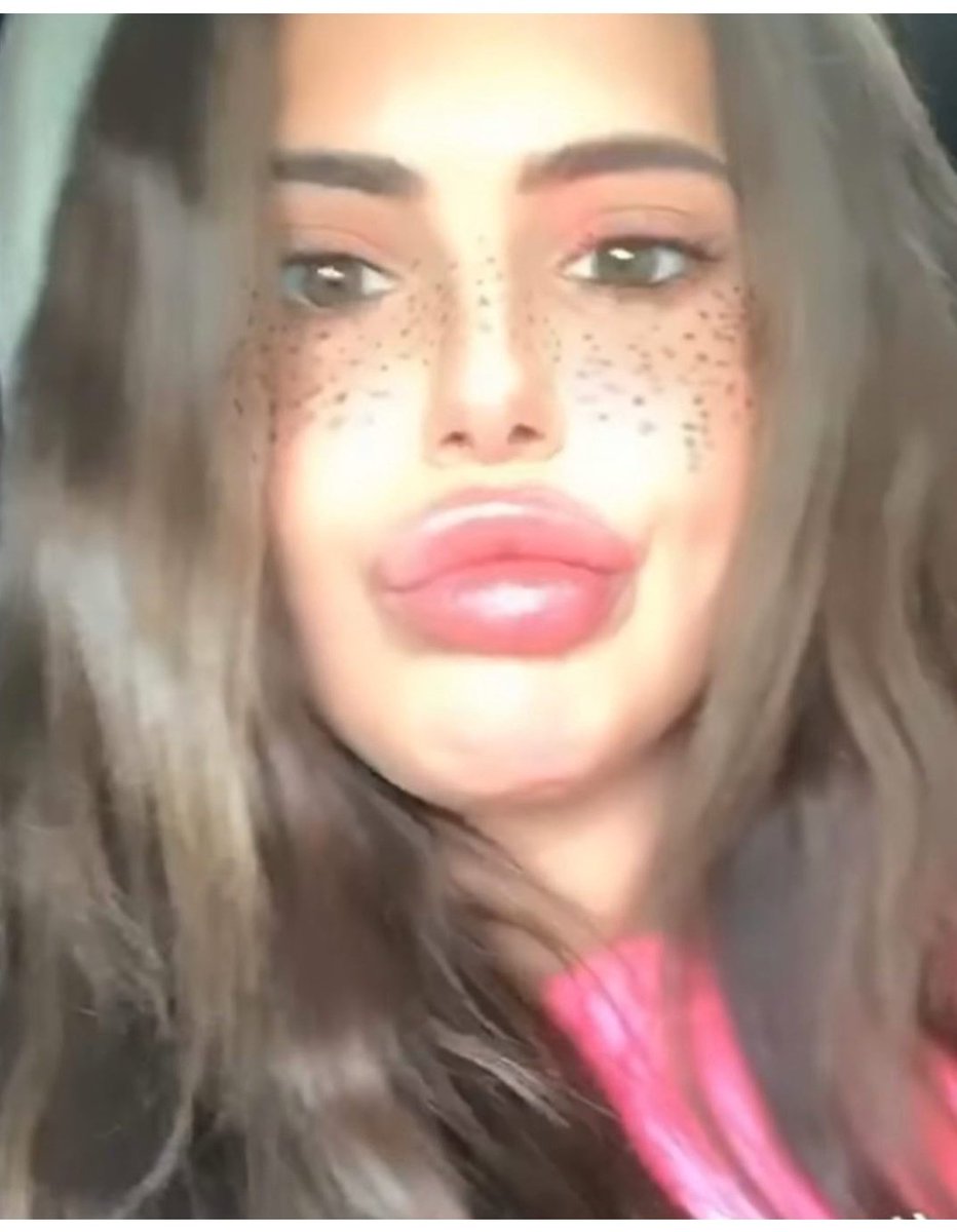 lowdownmonkey's tweet image. SoOo jEaLoUs sis 😐🙄 even a filter cant help that #catfish #briellebiermann