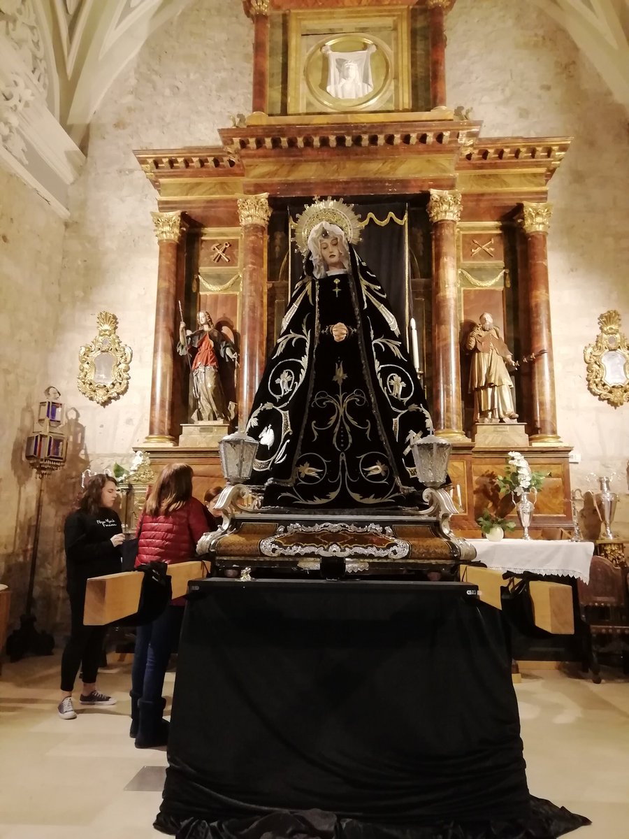 ¿Os habéis quedado con ganas de ver a Nuestra Señora de la Soledad con sus antiguas andas esta Semana Santa? Nosotros sí...
¿Y vosotros?
<a href="/cofsoledadpalen/">COFRADIA SOLEDAD PALENCIA</a>