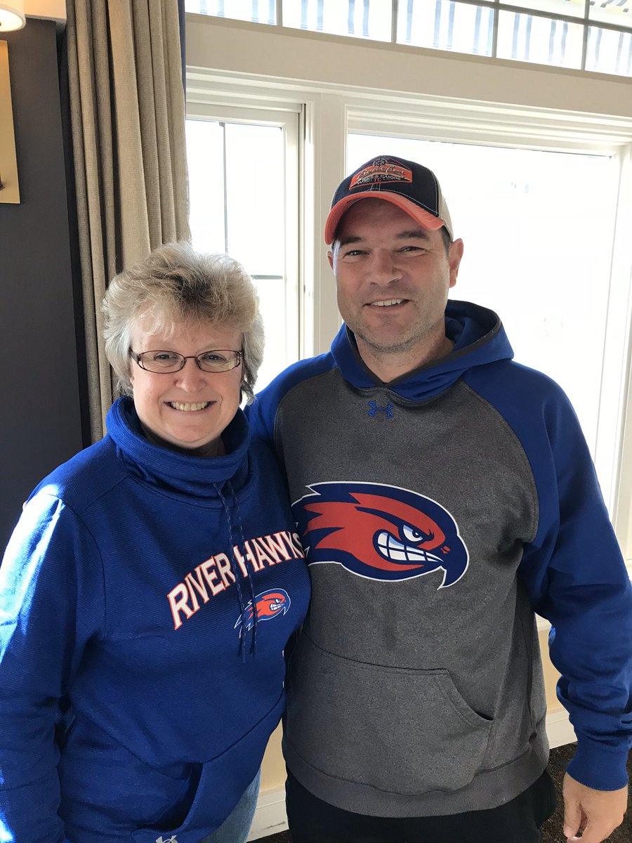 MKITHPN30's tweet photo. @HMakrez @UMLowellAlumni @pepsifresca @StevenRogers64 @RiverHawkFH @pattimccafferty Love UML garb!!! https://t.co/OyYeYuMou1