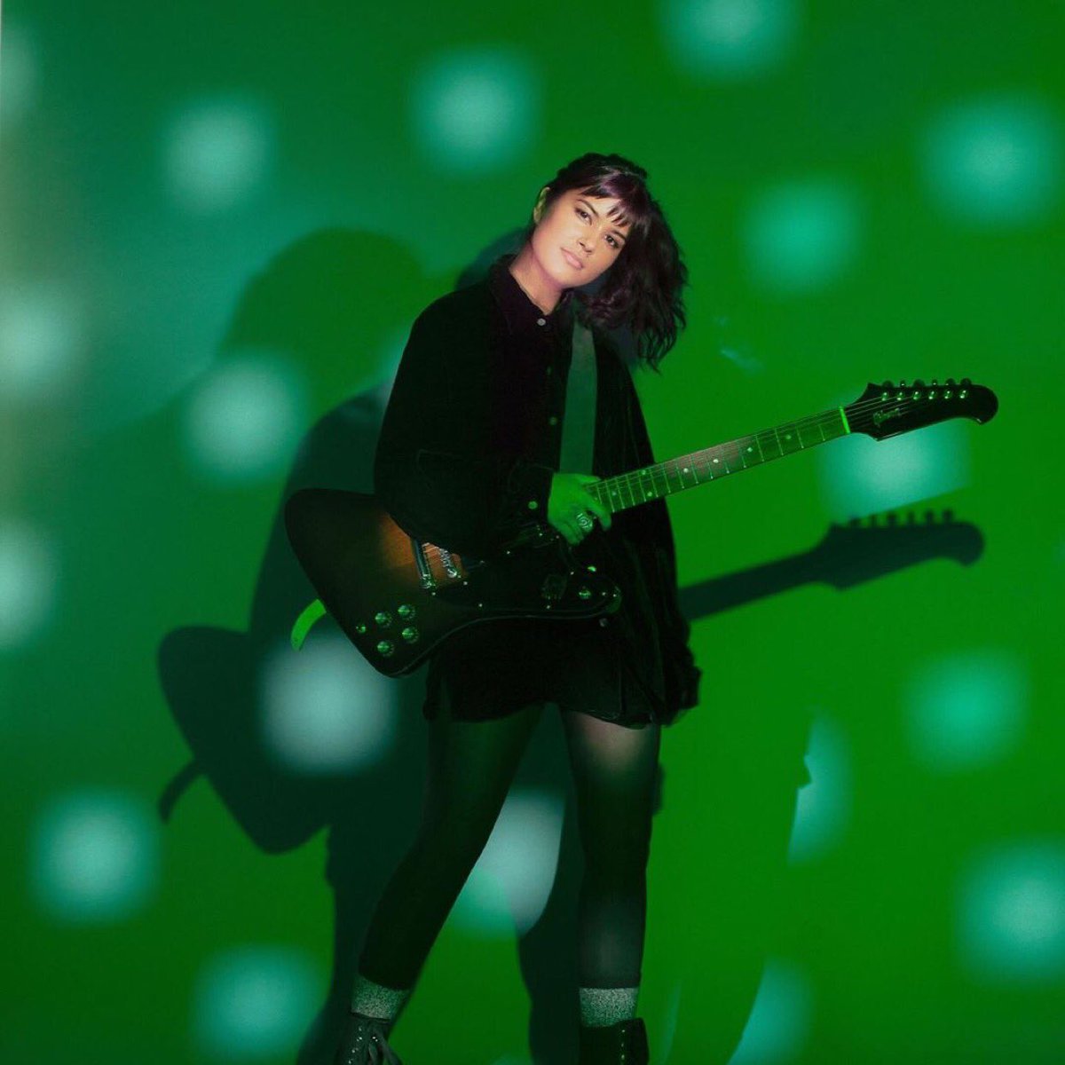 sneak peak at April’s #artistofthemonth <a href="/artofsonia/">Sonia Barcelona</a> 💚 stay tuned, interview will be posted in a few days 📷 creds: Elaine Torres 
#lasvegasmusicscene #womeninmusic #musicbabblelv #womeninrock #indiemusic