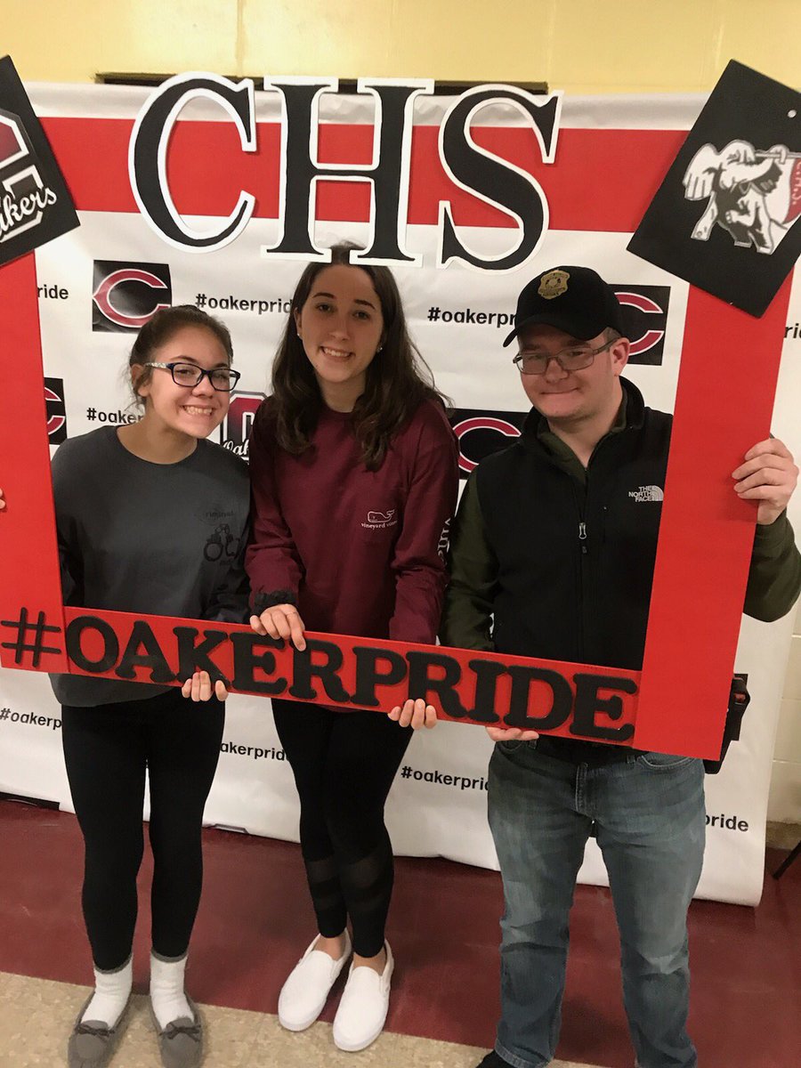 🚨🚨some of our criminal justice students in action 🚨🚨 watch out oakers these are the next police officers 🚔🚔🚔 THE best fingerprinting around 🥳 #oakerskills <a href="/CoventryOakers/">Coventry High School</a> <a href="/ReadEarl/">Criminal Justice CHS</a>