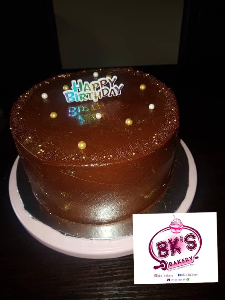 KBwatna's tweet photo. Chocolate cake with chocolate whipped cream ππ€ͺ #twittercake https://t.co/AjbPFiPHk0