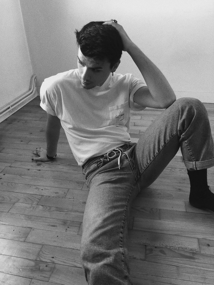 tonytruant_'s tweet photo. #poseathome https://t.co/IcVAb5nm9m