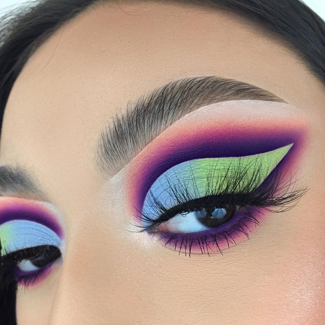 lagirlcosmetics's tweet photo. @glamxbrit uses our Shockwave Neon Liner in the shade ’Vivid’ 💜
.
Select shades available at select @target stores! 💖
.
.
.
#LAGirlCosmetics #LAGirl #LoveinspiringBeauty #ShockwaveNeonLiner #Mascara #VolumaticMascara #MakeupLooks #Eyelooks #MakeupIdeas https://t.co/WhBrpI8MaF