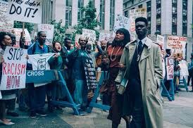 JAPtw's tweet photo. Una violación que NO cometieron, en Nueva York en 1989. Los chicos (4 afroamericanos y un latino) fueron acusados y encarcelados por violar y atacar a una mujer, Trisha Meili, que estaba haciendo footing en plena noche en Central Park (2) https://t.co/eR94qVpugU