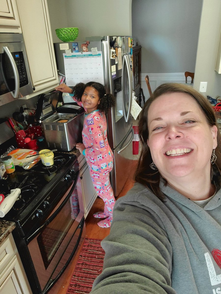 NanLanford's tweet photo. What an awesome #humpdayhelper I had today! We baked bread and dusted and vacuumed! Doesn't that bread look amazing?! It's so nice to have Alaynah with me today! @CVHSGrizzlies #6ftselfie https://t.co/MdZMbGPiHe