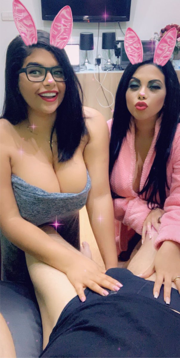 soysheilaortega's tweet photo. Noche de travesuras con mi hermanita @Keshaortega12 Aquí con una víctima de nuestra arrechera! En 1h vamos a grabar un videito para nuestros @OnlyFans si quieres verlo en #directo por @dirtyfans te esperamos!! 💪🏽🔥🔥 #teamortega https://t.co/uUqblIJqJH