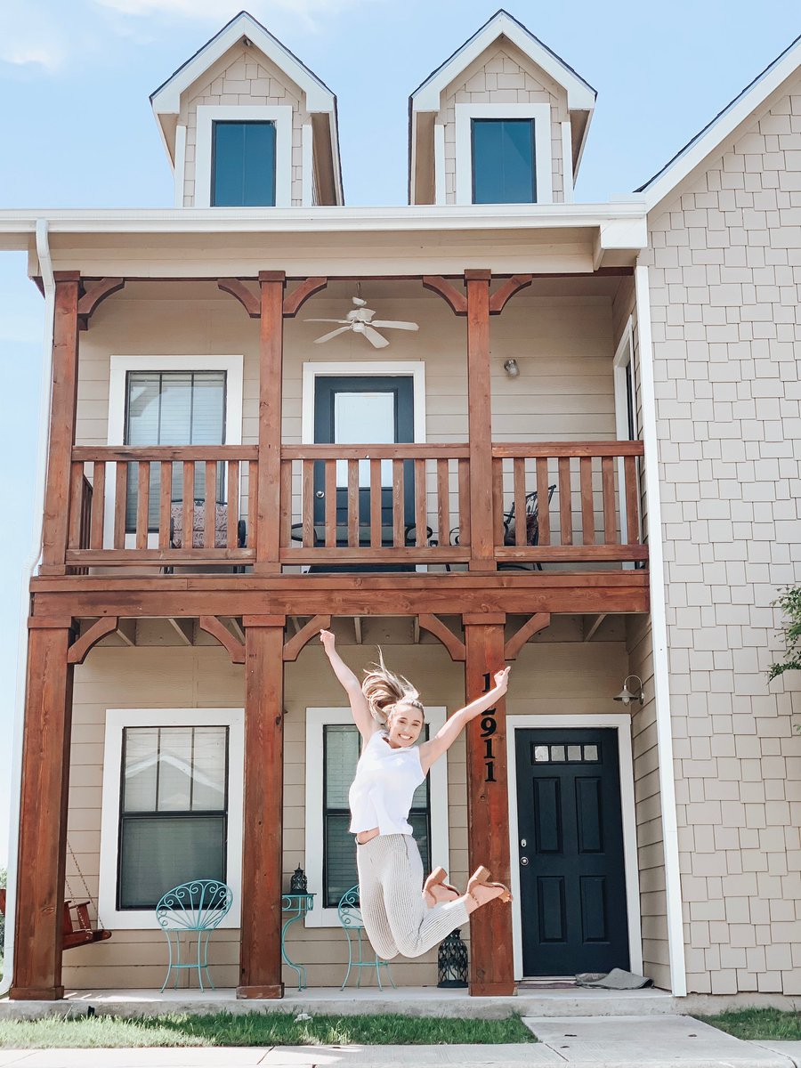 Why Aspen? Because FUN matters! Sign or renew for Fall 2020 and receive our NEWEST special!🤩
•2 Bedroom- $30 off monthly rent!
•3 Bedroom- $40 off monthly rent PLUS a $200 gift card!
•4 Bedroom- $40 off monthly rent!
Contact the office for your renewal offer!