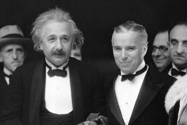Albert Einstein ve Charlie Chaplin, ‘City Lights’ filminin prömiyeri için Los Angeles Theatre’da! (30 Ocak 1931)

#lemur #lemurdergi #perşembe #film #sinema #tbt #LosAngelesTheatre #CityLights #AlbertEinstein #CharlieChaplin