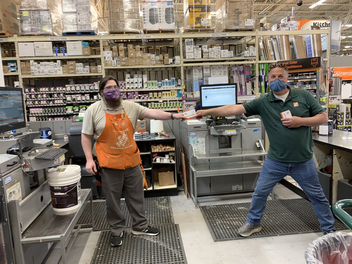 jessie25's tweet photo. David Harman, received his Bronze Milestone today while helping in paint! Way to go David!! #sequimstrong https://t.co/prrNUMUiPx