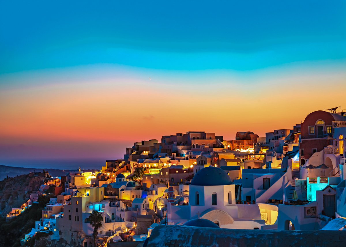 gauthie74757302's tweet photo. Santorini, the island of Greece, among the beauty of the world at sunset. Greece 🇬🇷 https://t.co/AccSlyokT6