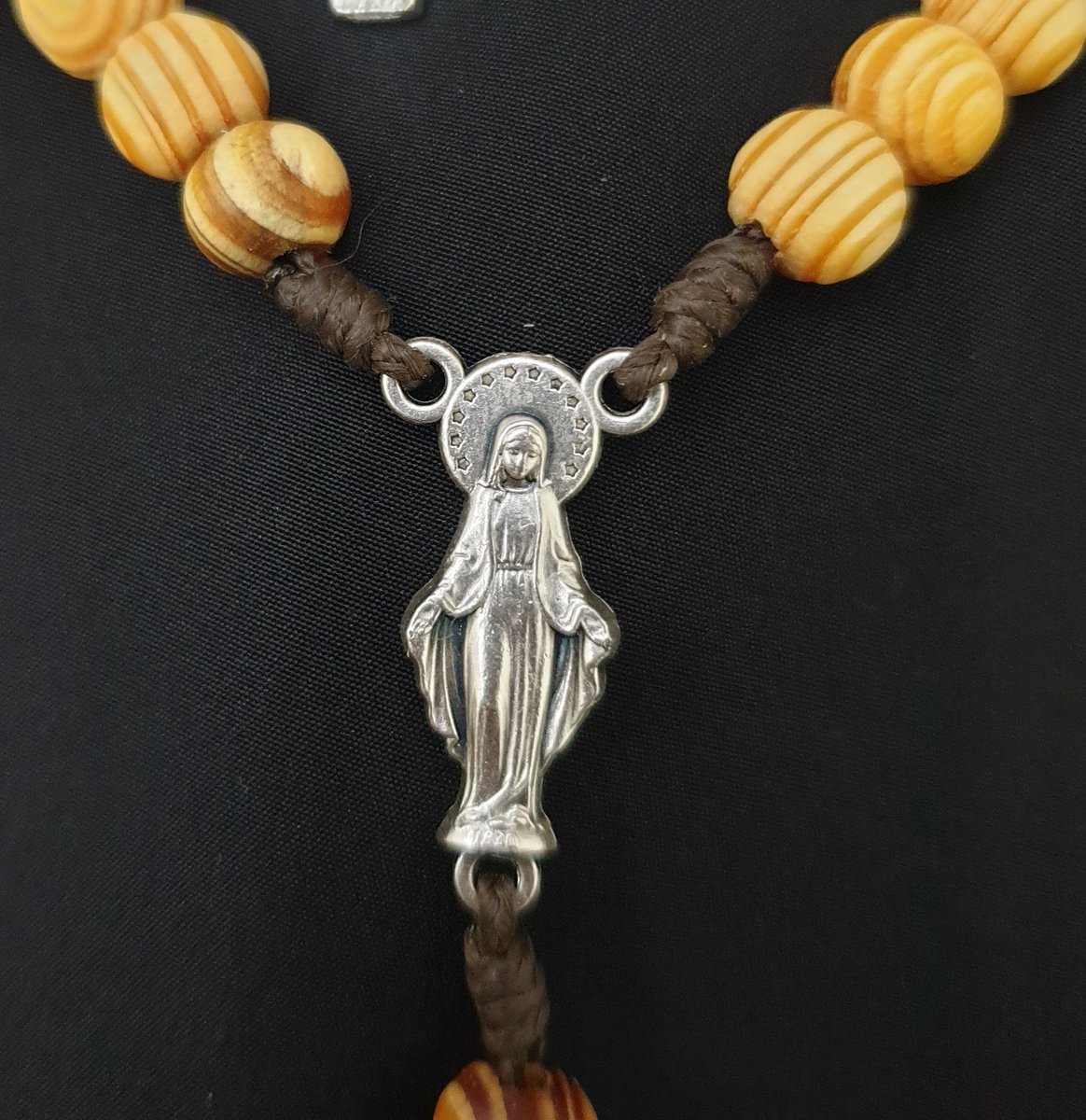jesuphinemonsef's tweet photo. #hand_made #hrach #handmade #ora_et_labora #monastèresaintjeanbaptistehrach #monastère_saint_jean_baptiste_hrach #maronite #maronite_church #vie_monastique #vie_consacrée #spiritualité #ave_maria #avemaria #jesuphine #fony https://t.co/XiAn6j1V9k