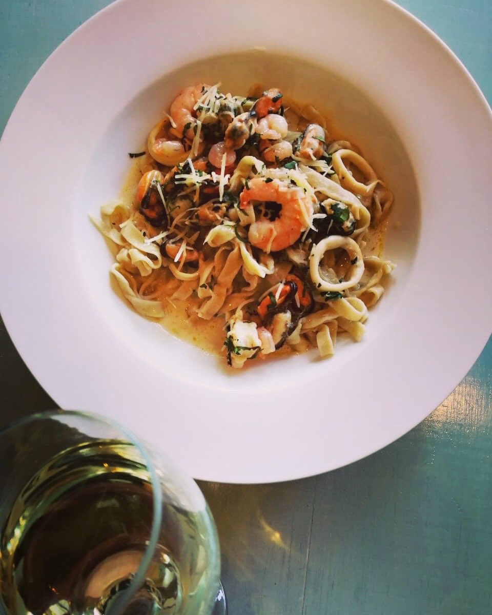 soussolrestobar's tweet photo. Qué te parece una CENA así en casa? Los exquisitos sabores de SOUS SOL directamente en tu mesa. No puedes salir a cenar pero una EXPERIENCIA SOUS SOL la llevamos a tu hogar. Pedidos por DM a nuestras redes sociales o por WhatsApp al celular +56 9 7758 2948 #deliverysoussol https://t.co/lUbQzMfYX2