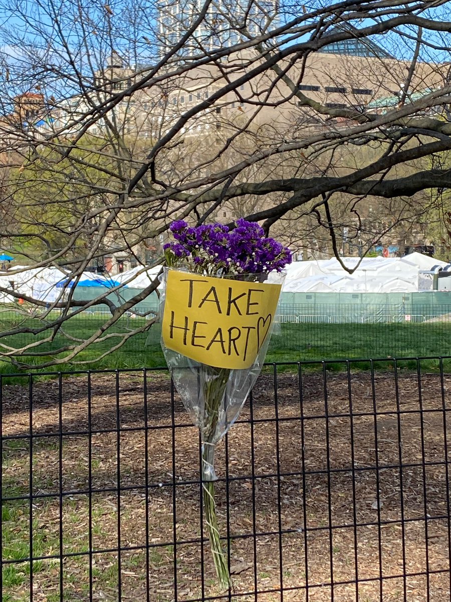 Franklin_Graham's tweet image. A gift left on the fence for our team at the @SamaritansPurse Emergency Field Hospital from another kind New Yorker.