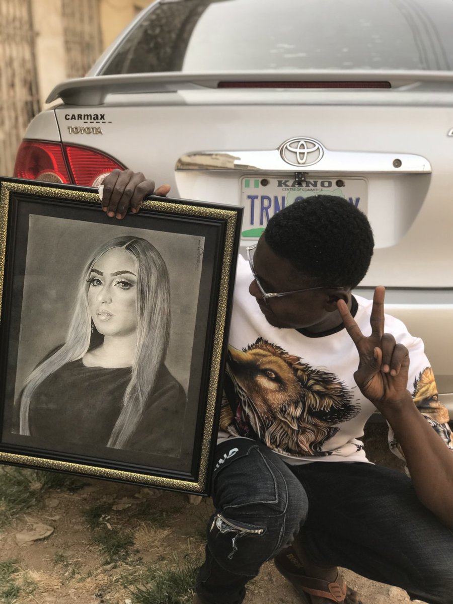 Khalieeeee_art's tweet photo. Hy twitter am khalieeeee am a physicist but thats not the point. Am also an artist and thats the point please retweet this let @julietibrahim see this. Thanks https://t.co/hmTgO6QoUr