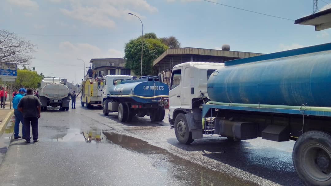 🛠 TRABAJADORES EN CONTINGENCIA 🛠

<a href="/hidrollanos1/">Hidrollanos</a> participo en una Jornada de Desinfección que se llevo a cabo en la Av. Carabobo de San Fdo, Gracias al Gobierno Bolivariano, con el fin de evitar la propagación COVID-19 
#VenezuelaBellaEnRevolucion