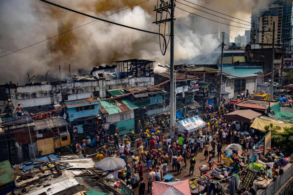 The differences between nations are even bigger: Those living in a shantytown in India or the Philippines can’t socially distance because the whole family sleeps in one room. There are no masks to wear, and sometimes no running water to wash hands  https://trib.al/Fcg0eNB 