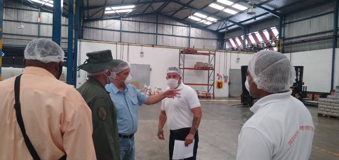 Carolinac_4taRS's tweet photo. #MasTemprano. Supervisión en @Albecavzla cumpliendo con el lineamiento de nuestro Pte. @NicolasMaduro para garantizarle el alimento a nuestro Pueblo.
@eduardopiate2
@TareckPSUV
#15Abr
#CBSTCCP
#VenezuelaBellaEnRevolución
#CumpleanosDiosdado
#QuédateEnCasa https://t.co/MrwUHSsSnQ