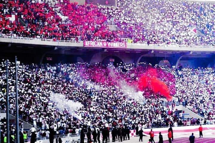 AchrefMehriLC03's tweet photo. اقوى حكاية صارت في تونس النهار هذا اما خسارة ما فماش كاميرا وثقت لي صار
فيراج لوطاني :
 لي هازين الوراق البيض قعدو واقفين في بلايصهم فيكسي حد ما يتحرك
لي هازين الوراق الحمر الكلها تvibri !!
المشهد لي خرج : قلب ينبض في وسط رادس
جمهور مبدع من أول الدنيا https://t.co/1Mr3UsHyHu