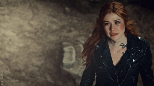 Superlauriart's tweet photo. Clary Farichild from Shadowhunters!

#Challengeliterario #TVVersion https://t.co/CvCzfXzUow