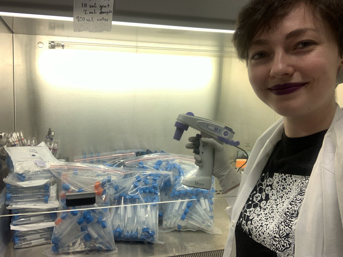 aliquotted a liter of virus transport media in 3mL increments in record time with our swanky new  @VistaLabTech aliquotting serological pipette, which I have made an offer of marriage to(repping my fave  @baym lab shirt)