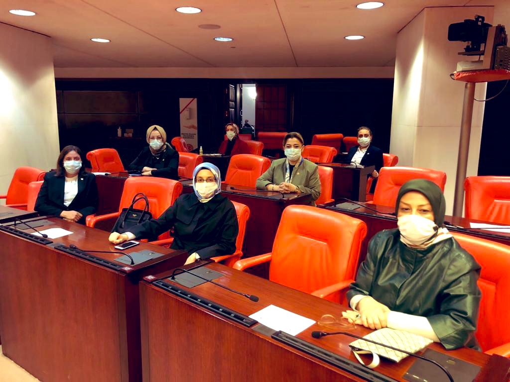 selvacam's tweet photo. Uzun bir günün sonunda Yükseköğretim ve sağlıkta şiddet düzenlemelerini ile Covid-19
Salgınının Ekonomik ve Sosyal Hayata Etkilerinin Azaltılması Hakkında Kanun ile Bazı Kanunlarda
Değişiklik Yapılmasına Dair Kanun @TBMMGenelKurulu kabul edildi. Hayırlı olsun. 04:10 https://t.co/zzNTJneYQi