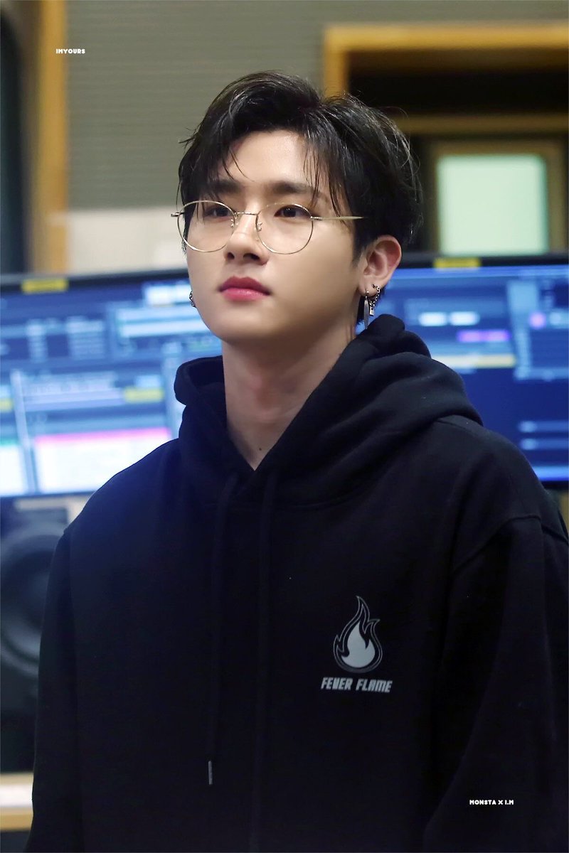 Changkyun. The perfect e-boy. (a thread)   @OfficialMonstaX  #IM  #CHANGKYUN