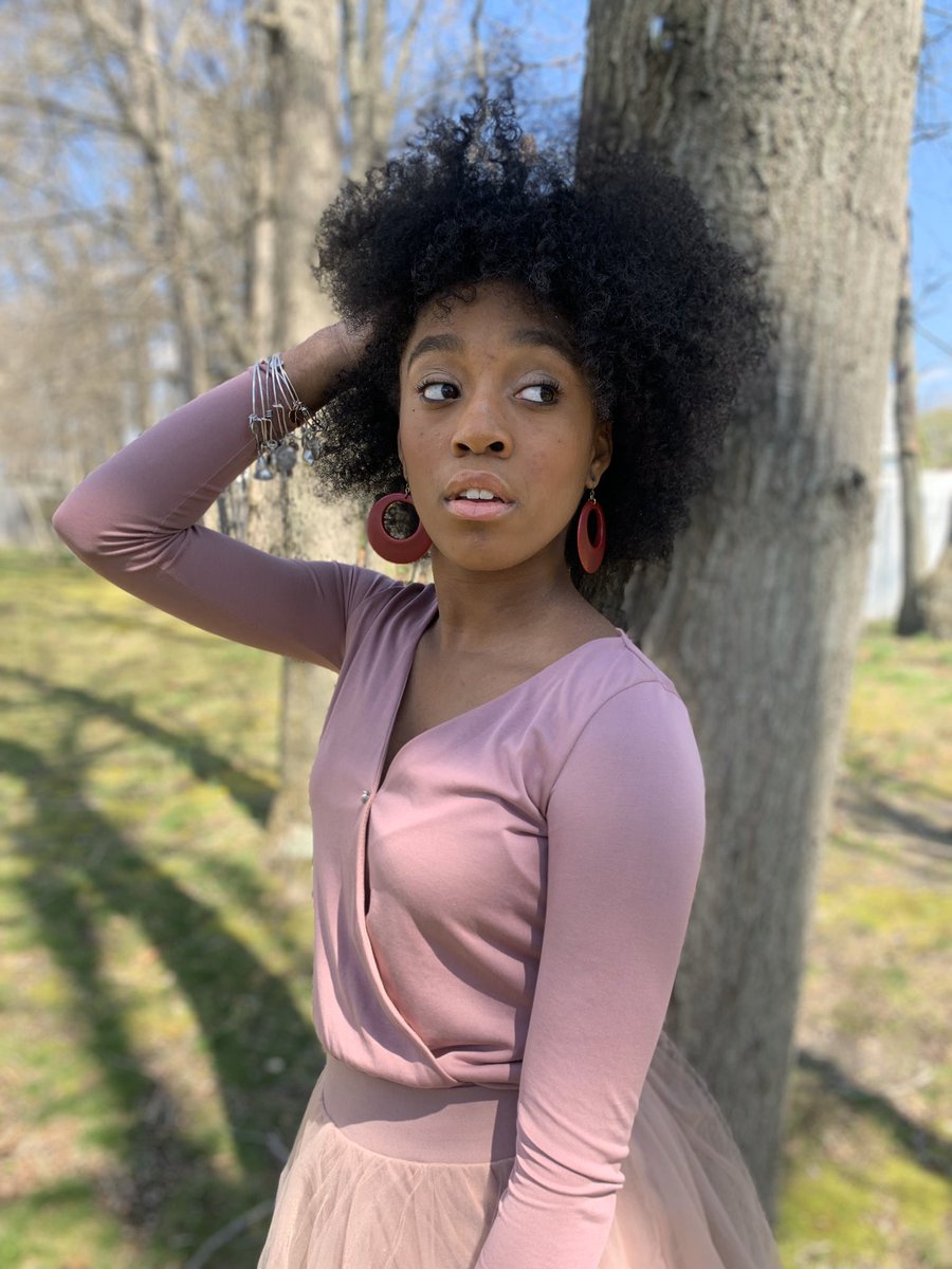 These backyard #photoshoots are going to be my thing I guess. #SocialDistancing #wereinthistogether #pandemic #stayinghome #teenswhoquarantine #Jerseygirl #JerseyStrong