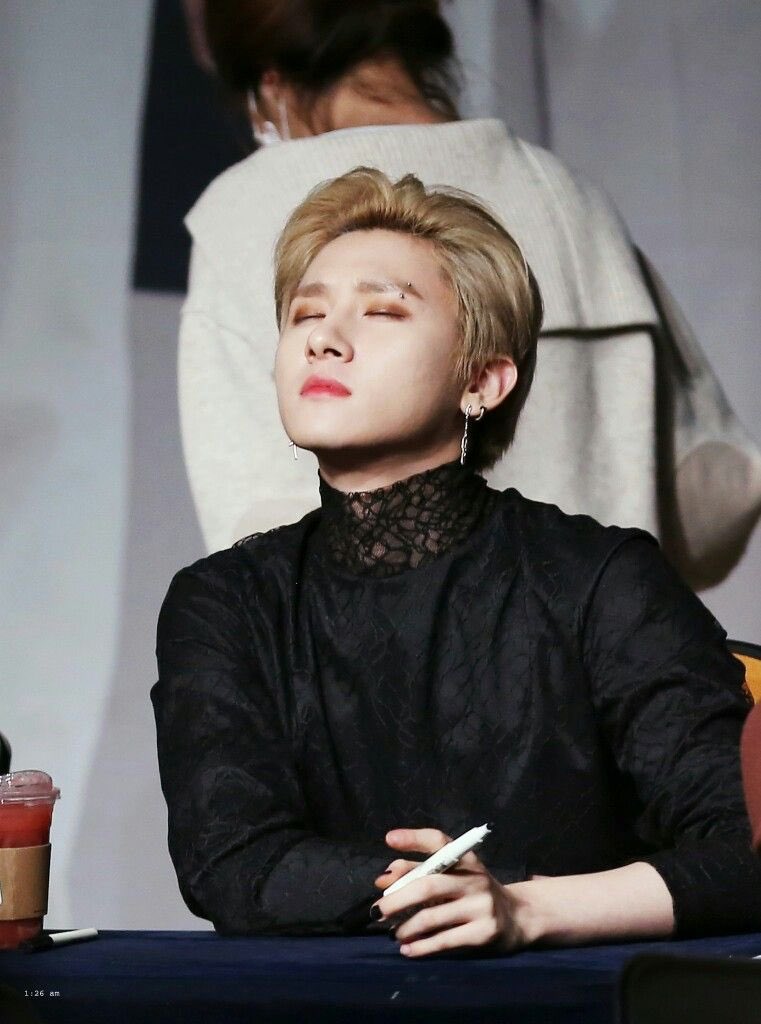 Changkyun. The perfect e-boy. (a thread)   @OfficialMonstaX  #IM  #CHANGKYUN