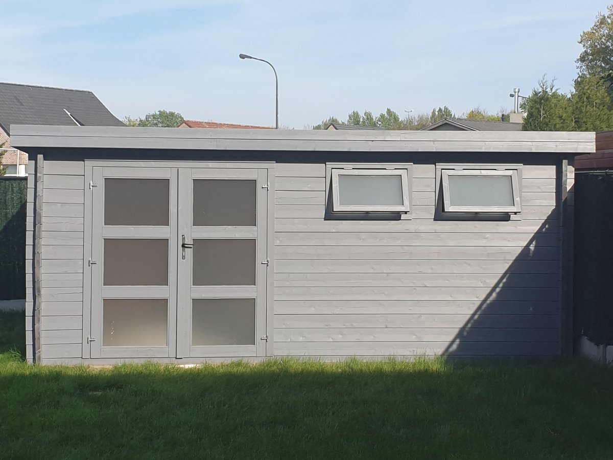 Tyarador's tweet photo. Finished painting the shed today. Happy with the result 😃😃 https://t.co/fzfoPNEYOZ
