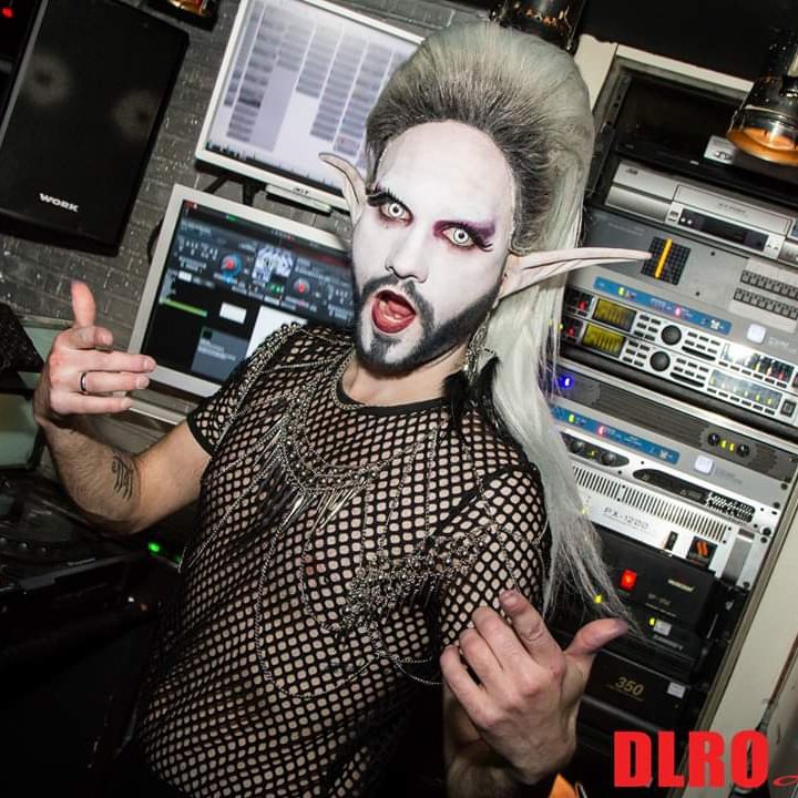 boni_music's tweet photo. #picoftheday #likes #morelikes #follow #followme #followers #morefollows #100likes #gayboy #cuteboy #gaygram #gayvalencia #gaymadrid #madridmola #followmadrid #demadridalcielo #igers #igersfollow #gayspain #gayespaña #gayigers #follow4follow #followforfollow #makeup #dragqueen https://t.co/GQIcEqL8Gs