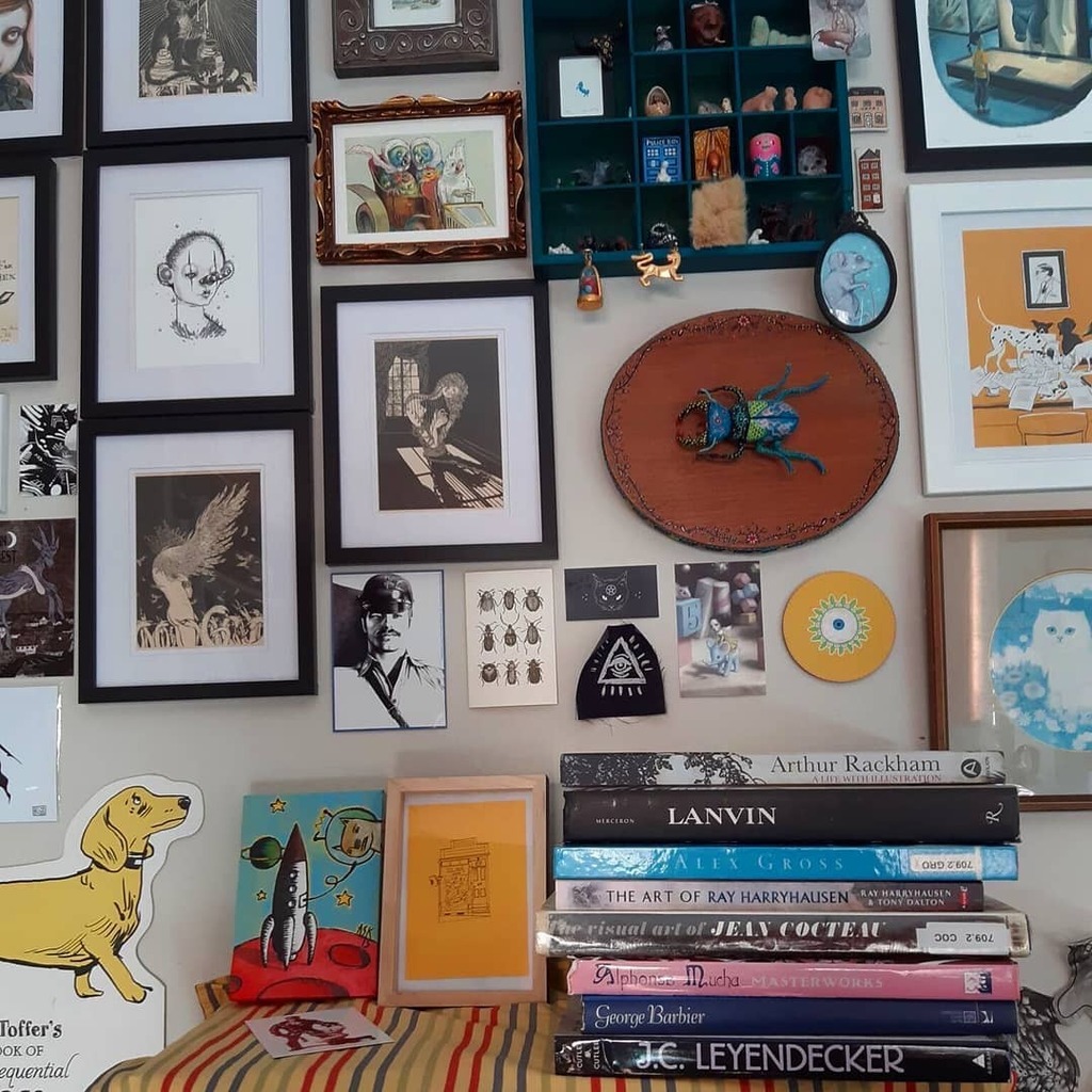unitybookswgtn's tweet photo. Life imitates art 🖌️ #unitybookstacks #unitybooks #unityinlockdown #bookshopswillbeback https://t.co/XqGhRVCOBY https://t.co/xGUDjvxF5m