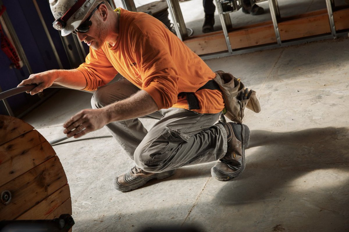 KEENUtility's tweet image. When you are bending or crawling to get to hard-to-reach spots, you need all the help you can get. The Portland lets you flex &amp;amp; bend with 3x less torque. 💪 #KEENUtility #workboots