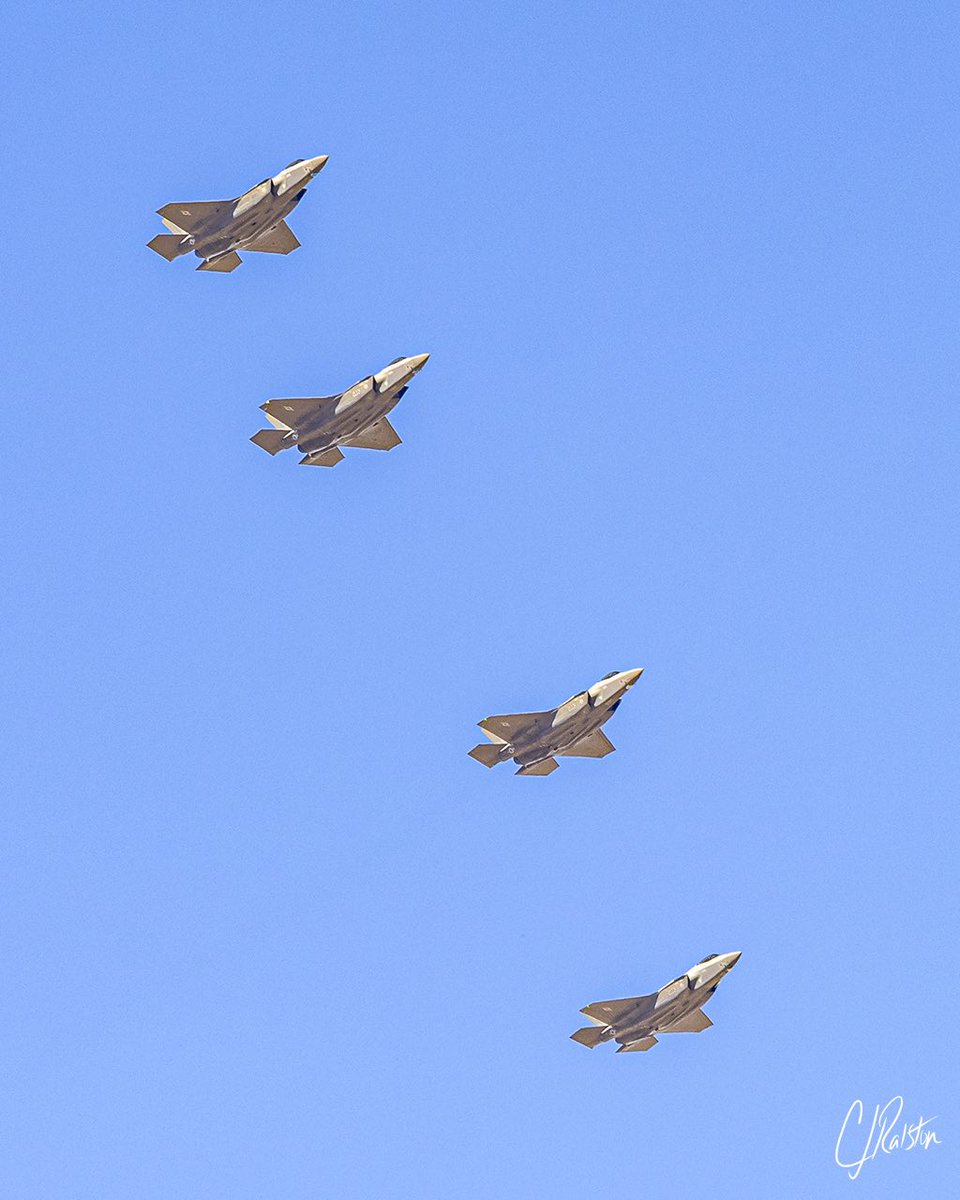 createdcharles's tweet photo. When in quarantine, stay home and watch the Luke AFB Fighter Jets fly over your house! #lukeafb #fighterjets #airforce #lukeairforcebase #F35 #F16 https://t.co/CBtfdcAGy8