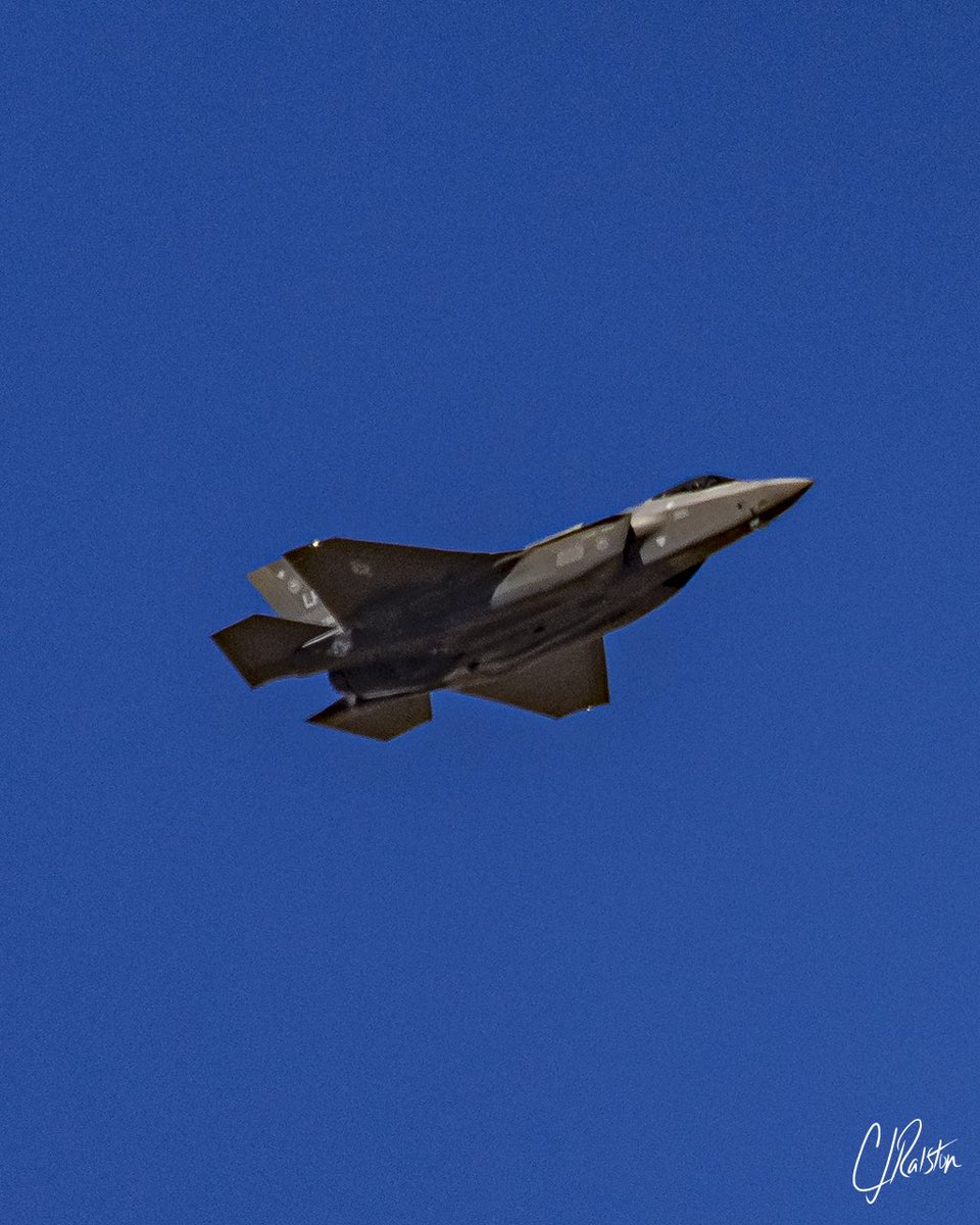 createdcharles's tweet photo. When in quarantine, stay home and watch the Luke AFB Fighter Jets fly over your house! #lukeafb #fighterjets #airforce #lukeairforcebase #F35 #F16 https://t.co/CBtfdcAGy8