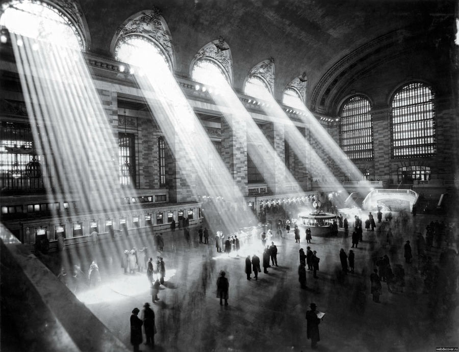 Histolines_'s tweet photo. NYC Grand Central Station, 1929. The sun can't shine through like that now because of taller buildings.[1600x1229] via /r/HistoryPorn https://t.co/0QXjwrk3q7 https://t.co/vRYu2Vy3qh https://t.co/vWRwlbpzf9