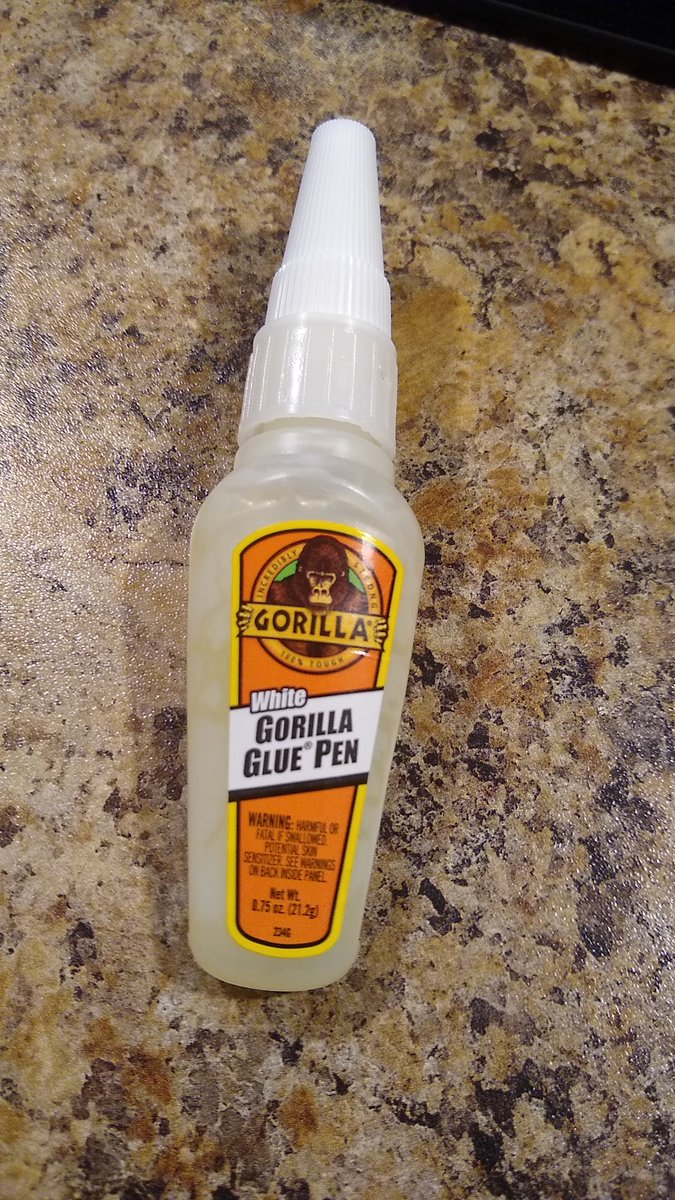 phototails's tweet photo. @GorillaGlue bought the glue pin today. Pen doesn't work all gummed up. Worthless. https://t.co/Zxno4no31S