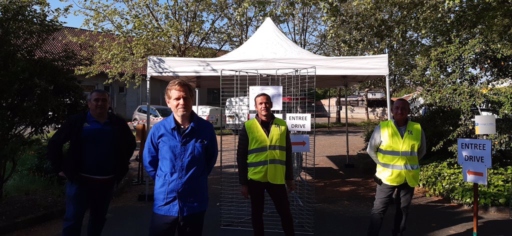 clemrossignol's tweet image. 1er Marché Drive #Bègles Le succès a été au rendez-vous puisque de nombreux Béglais ont pu commander et retirer leurs produits en toute sécurité.

Pour commander : solidarite-covid19.mairie-begles.fr/s-approvisionn…

A la semaine prochaine !
 #solidarité #Coronavirus #Covid19 #Marché #Drive