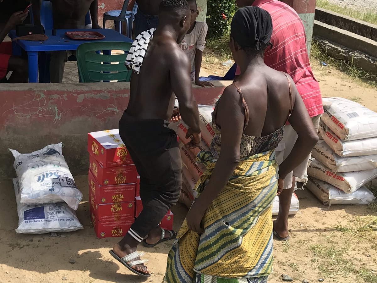 BBilabou's tweet photo. Today we distributed food items and groceries in some communities in Bayelsa State to help cushion the effect of the lockdown during this trying times Courtesy of the Principal NDUTIMI ALAIBE... https://t.co/Fv44IOcBVg