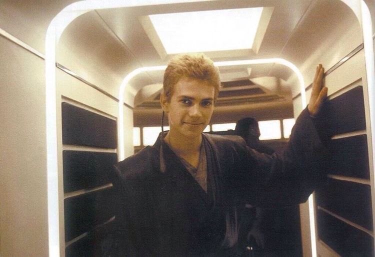 sw_holocron's tweet image. Hayden Christensen on the set of Attack of the Clones