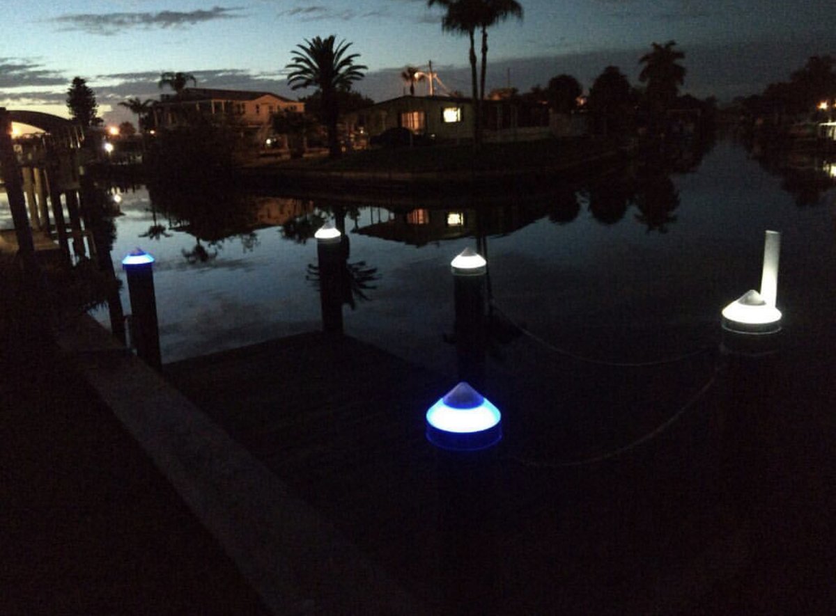 Doklite_DokLife's tweet image. We hope, during these times that you can find some time to relax on your dock! Please, stay safe and healthy! 

#docklight #solarlight #solar #lakefront #waterfront #saltwater #pilingcap